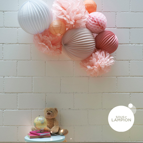 Pompon en papier pour la décoration d'un mariage, d'un anniversaire ou d'une chambre