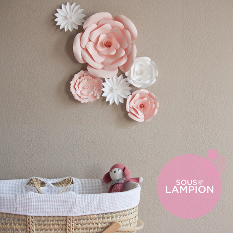 Fleur papier géante rose et blanc pour une déco murale chambre bébé