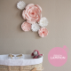 Fleur papier géante rose et blanc pour une déco murale chambre bébé