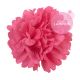 Grand pompon en papier rose fuchsia pour décorer un mariage champêtre, romantique