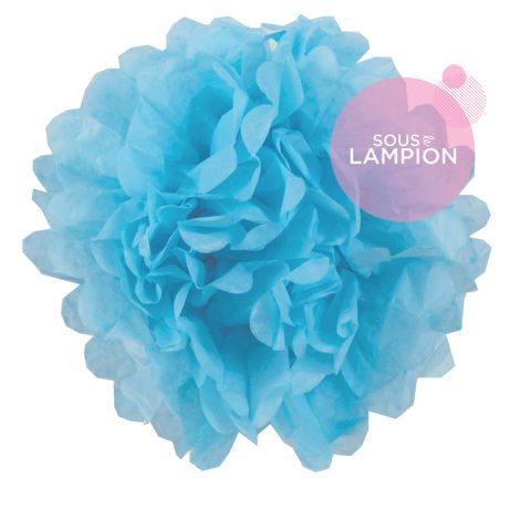 Petit pompon en papier bleu ciel pour décorer une chambre d'enfant