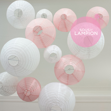 Lanternes mariage en lot rose et blanc pour déco champêtre chic