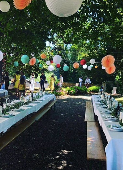 décoration tables mariage avec des boules papier