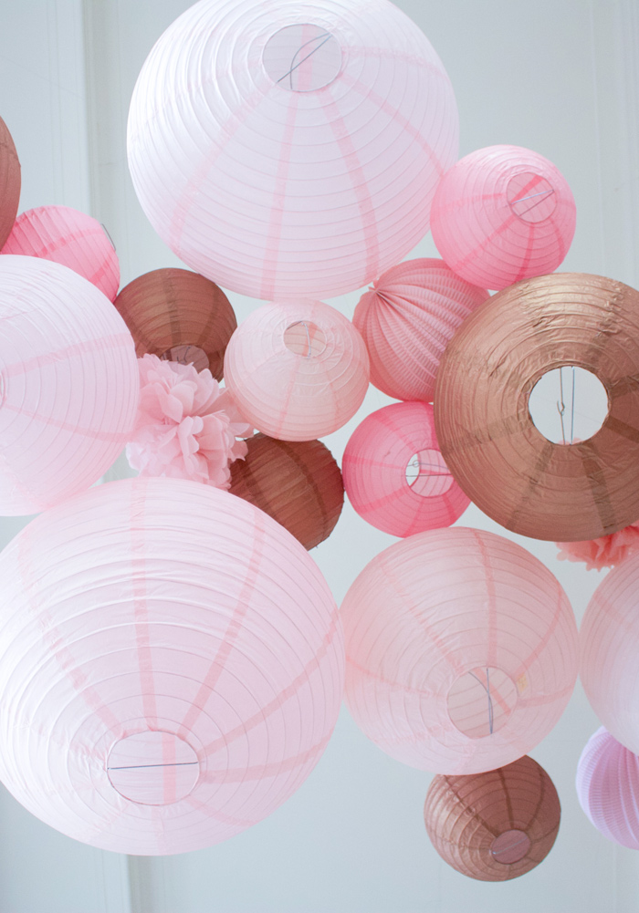 Ciel de lanternes et lampions rose cuivre pour un mariage