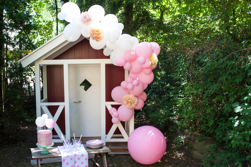 guirlande de ballons pour décorer un anniversaire d'enfant ou un mariage