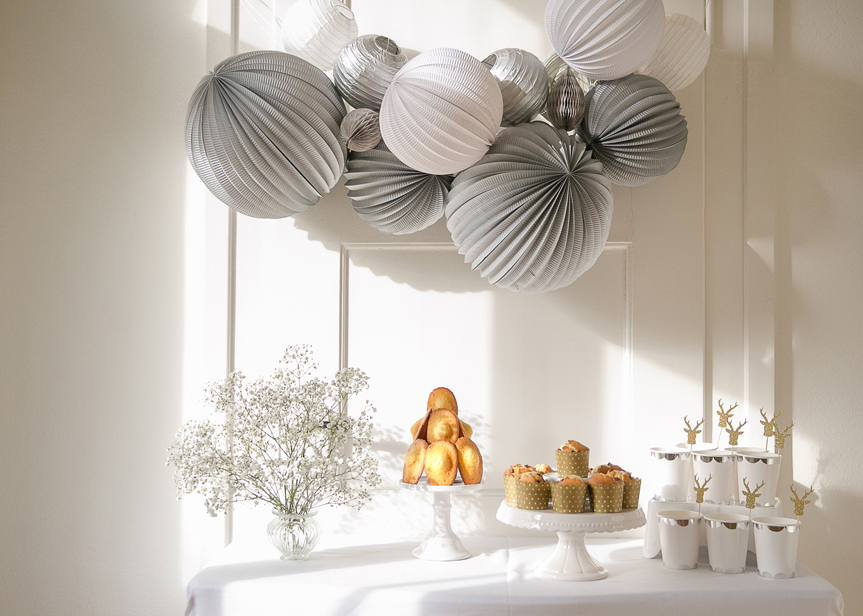 décoration de buffet de Noël en gris et blanc