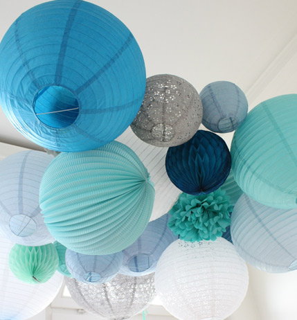 blue paper lanterns for a wedding