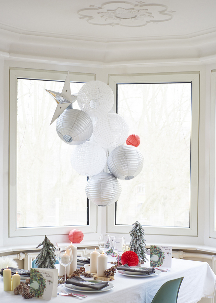 Une table de Noël plus responsable avec des boules en papier repliables - Sous Le Lampion